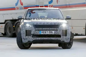 Range Rover Evoque MY 2019 foto spia 15 gennaio 2018