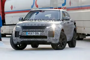 Range Rover Evoque MY 2019 foto spia 15 gennaio 2018 - 9