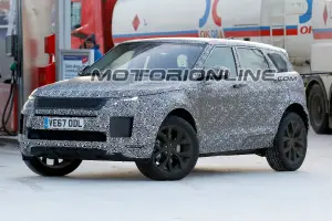 Range Rover Evoque MY 2019 foto spia 15 gennaio 2018