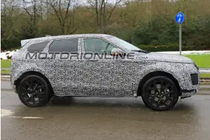 Range Rover Evoque seconda generazione foto spia 14 dicembre 2017 - 3