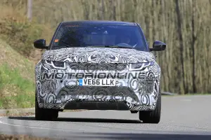 Range Rover Evoque seconda generazione foto spia 3 maggio 2017