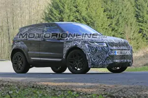 Range Rover Evoque seconda generazione foto spia 3 maggio 2017