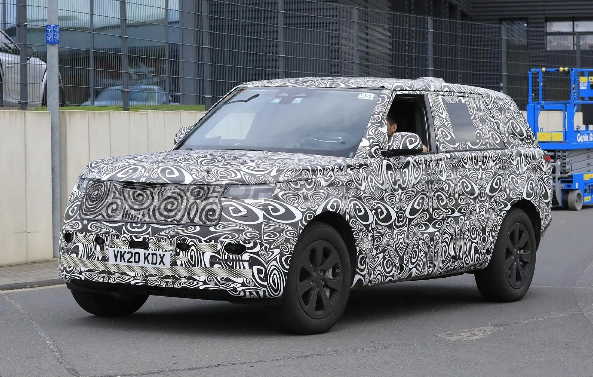 Range Rover LWB 2021 - Foto spia 27-10-2020 - 3
