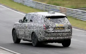 Range Rover PHEV 2022 - Foto spia 20-10-2021 - 12