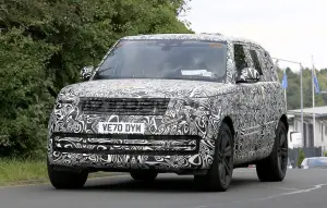 Range Rover PHEV 2022 - Foto spia 20-10-2021 - 15