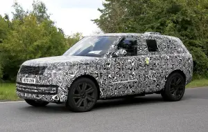 Range Rover PHEV 2022 - Foto spia 20-10-2021 - 18