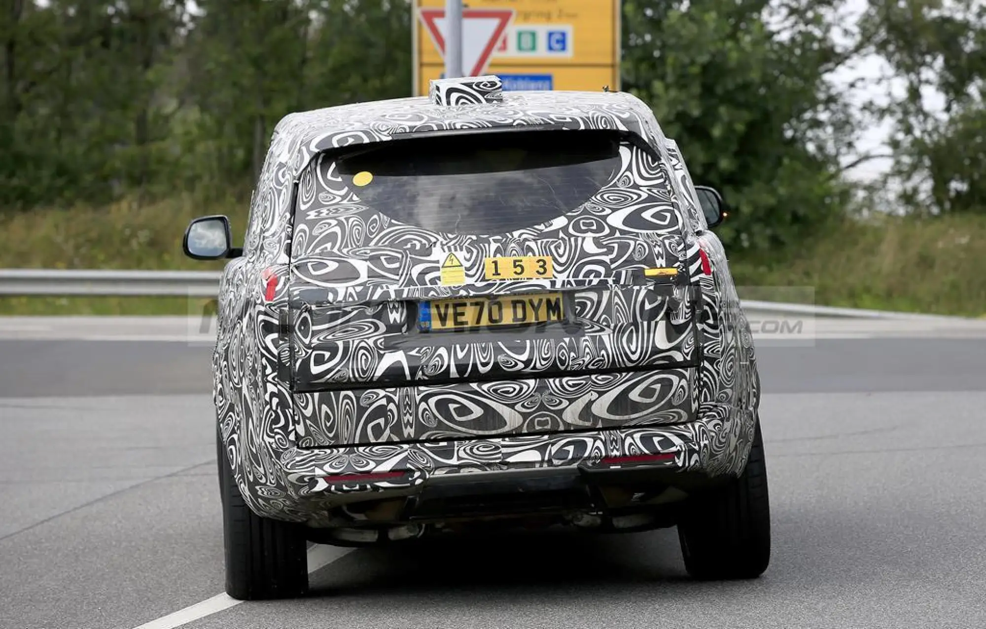 Range Rover PHEV 2022 - Foto spia 20-10-2021 - 24