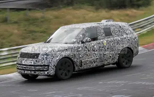 Range Rover PHEV 2022 - Foto spia 20-10-2021 - 3