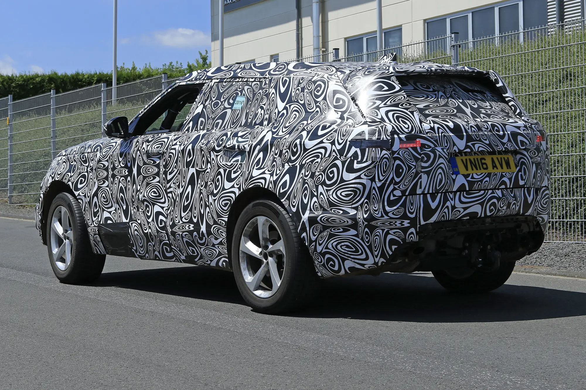 Range Rover Sport Coupe foto spia Nurburgring 19 luglio 2016 - 21