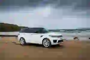 Range Rover Sport P400e - Sfida in mare