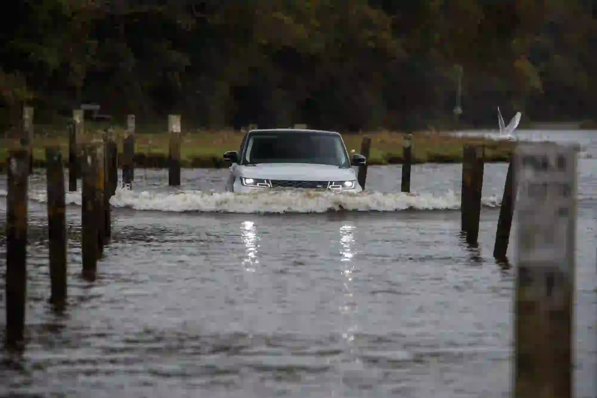 Range Rover Sport P400e - Sfida in mare - 12