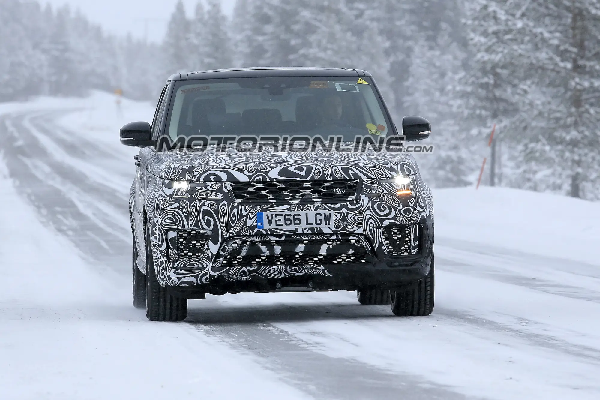 Range Rover Sport restyling foto spia 28 febbraio 2017 - 1