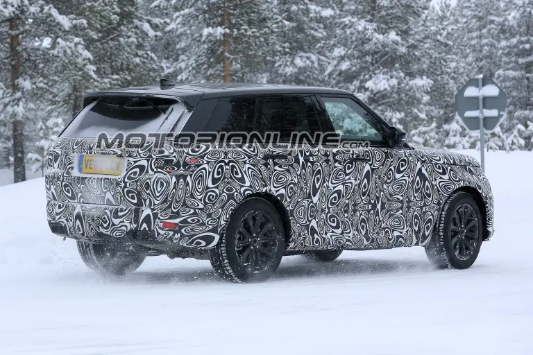Range Rover Sport restyling foto spia 28 febbraio 2017 - 4