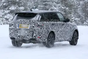 Range Rover Sport restyling foto spia 28 febbraio 2017