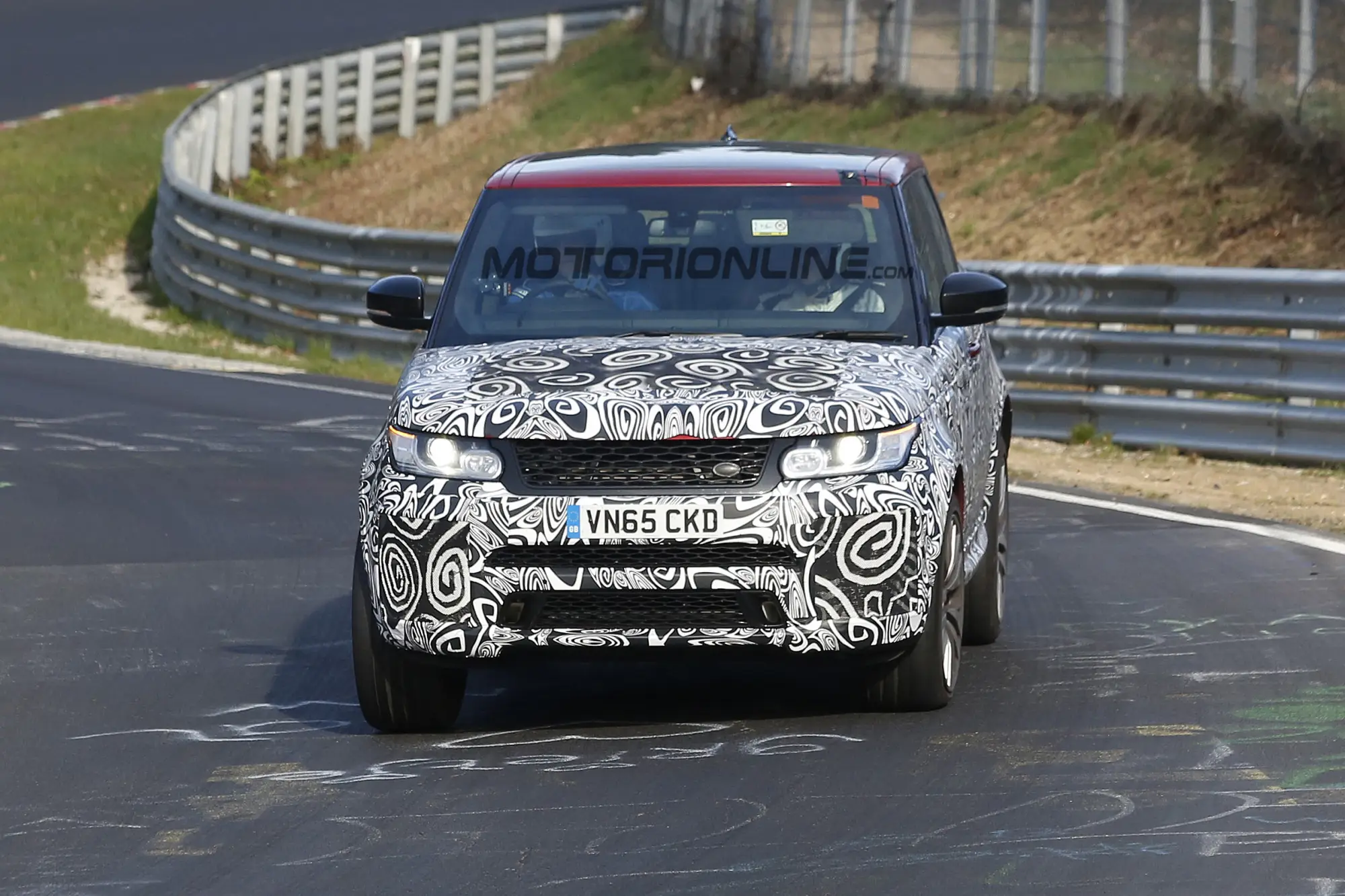 Range Rover Sport SVR 2017 - Foto spia 21-04-2016 - 1