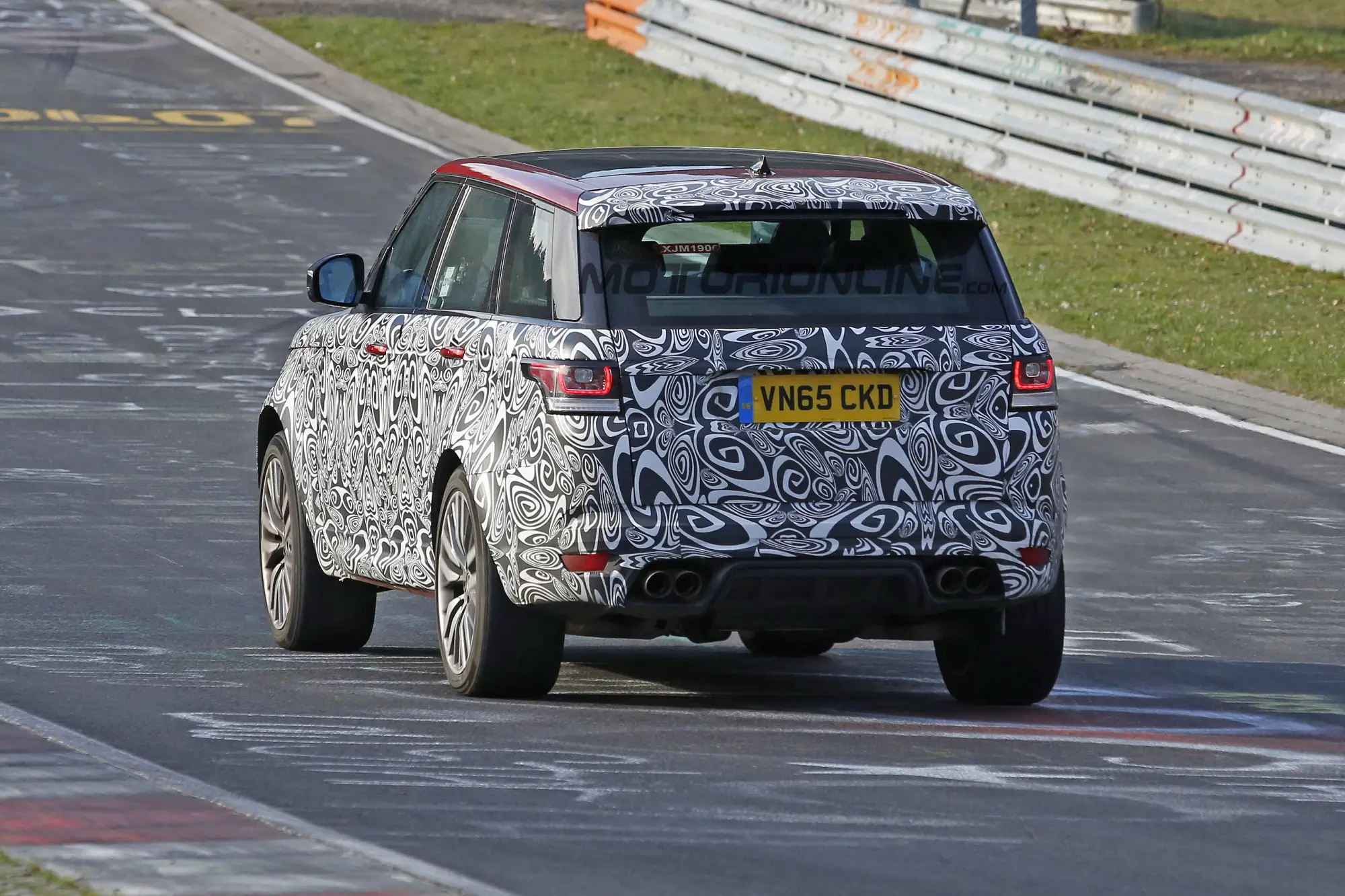Range Rover Sport SVR 2017 - Foto spia 21-04-2016 - 5