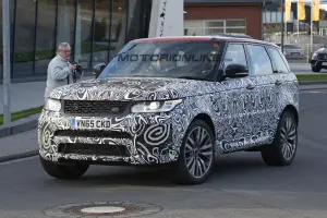 Range Rover Sport SVR 2017 - Foto spia 21-04-2016