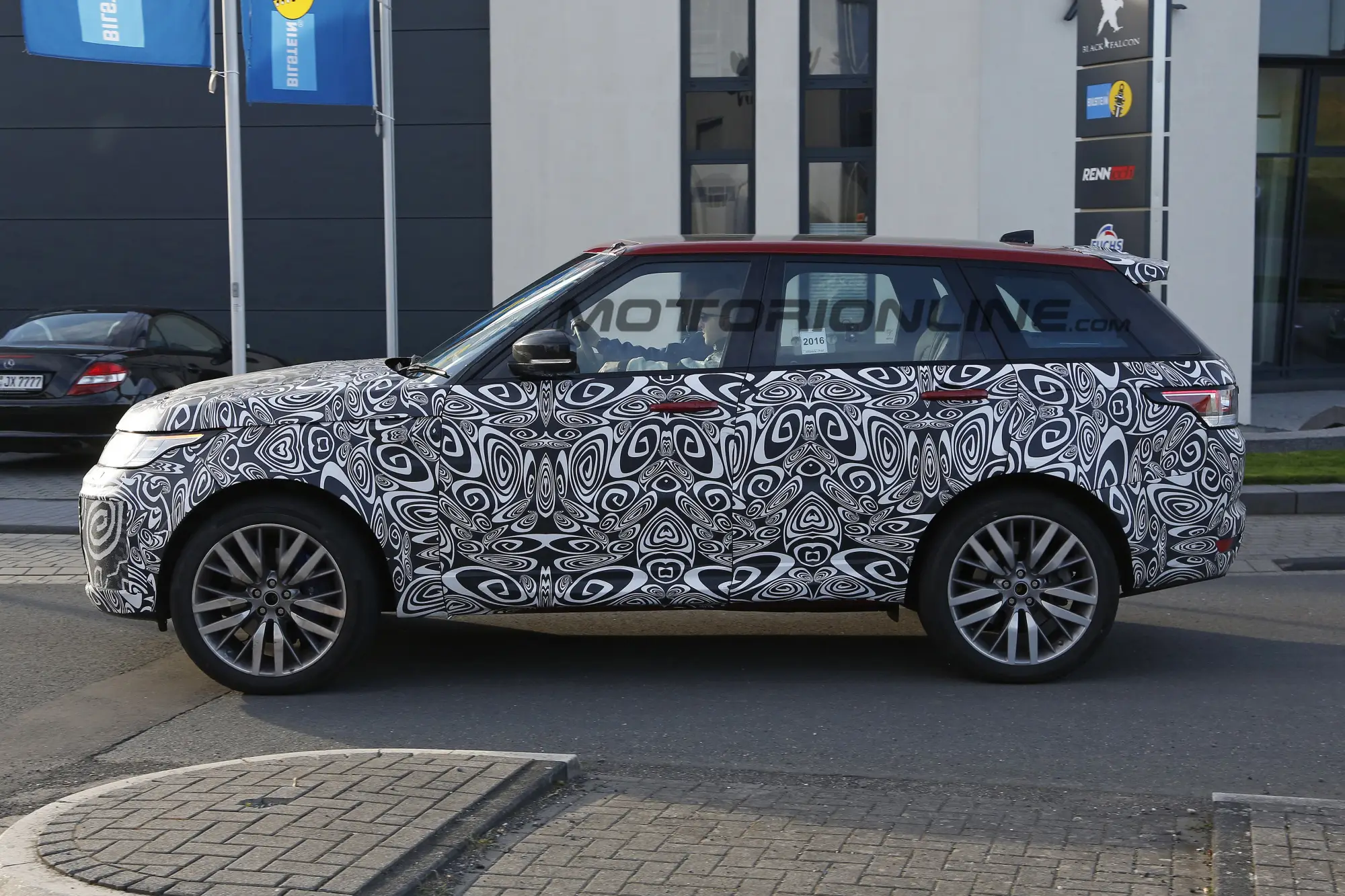 Range Rover Sport SVR 2017 - Foto spia 21-04-2016 - 9