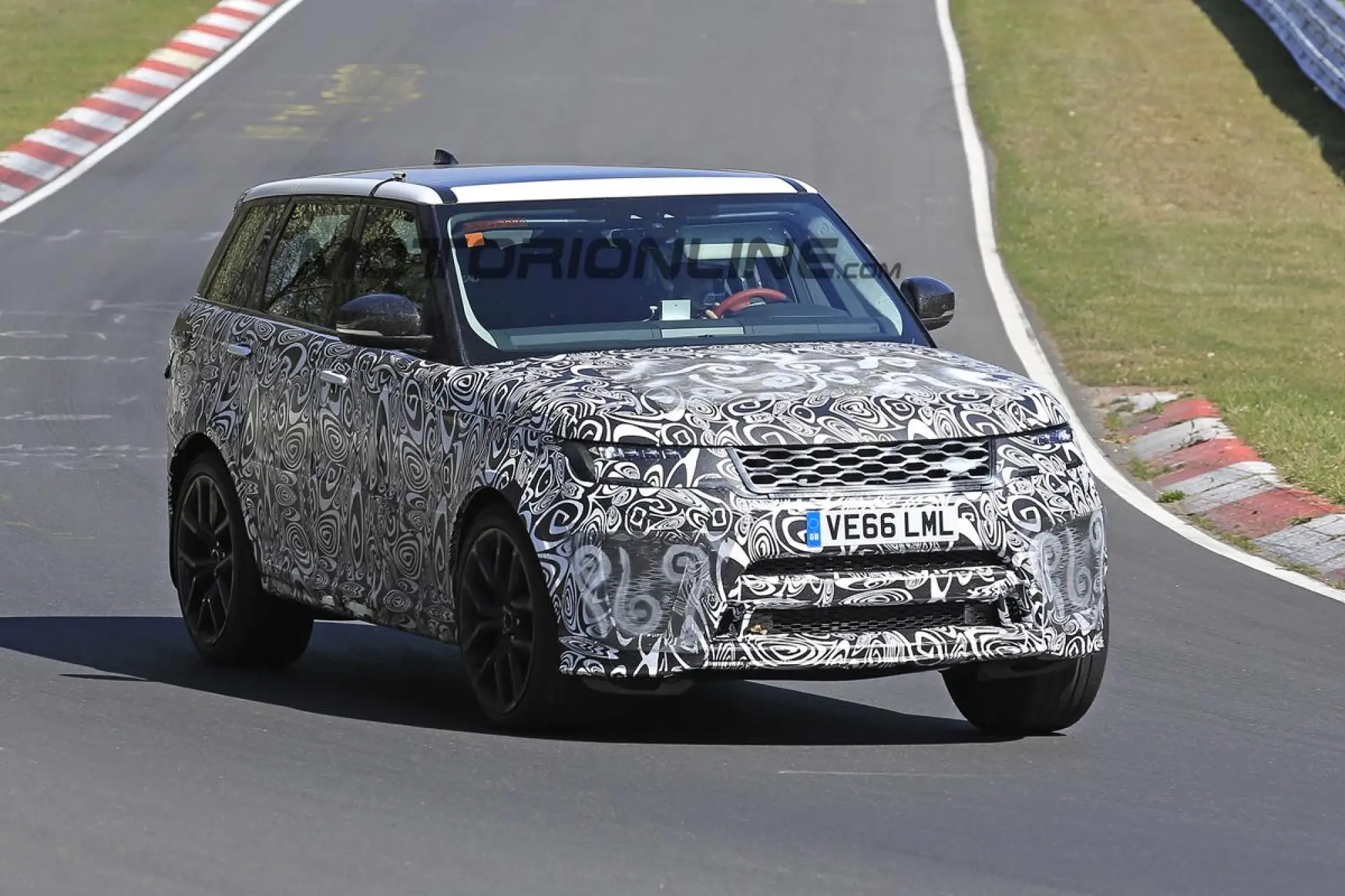 Range Rover Sport SVR 2018 - Foto spia 30-03-2017 - 11