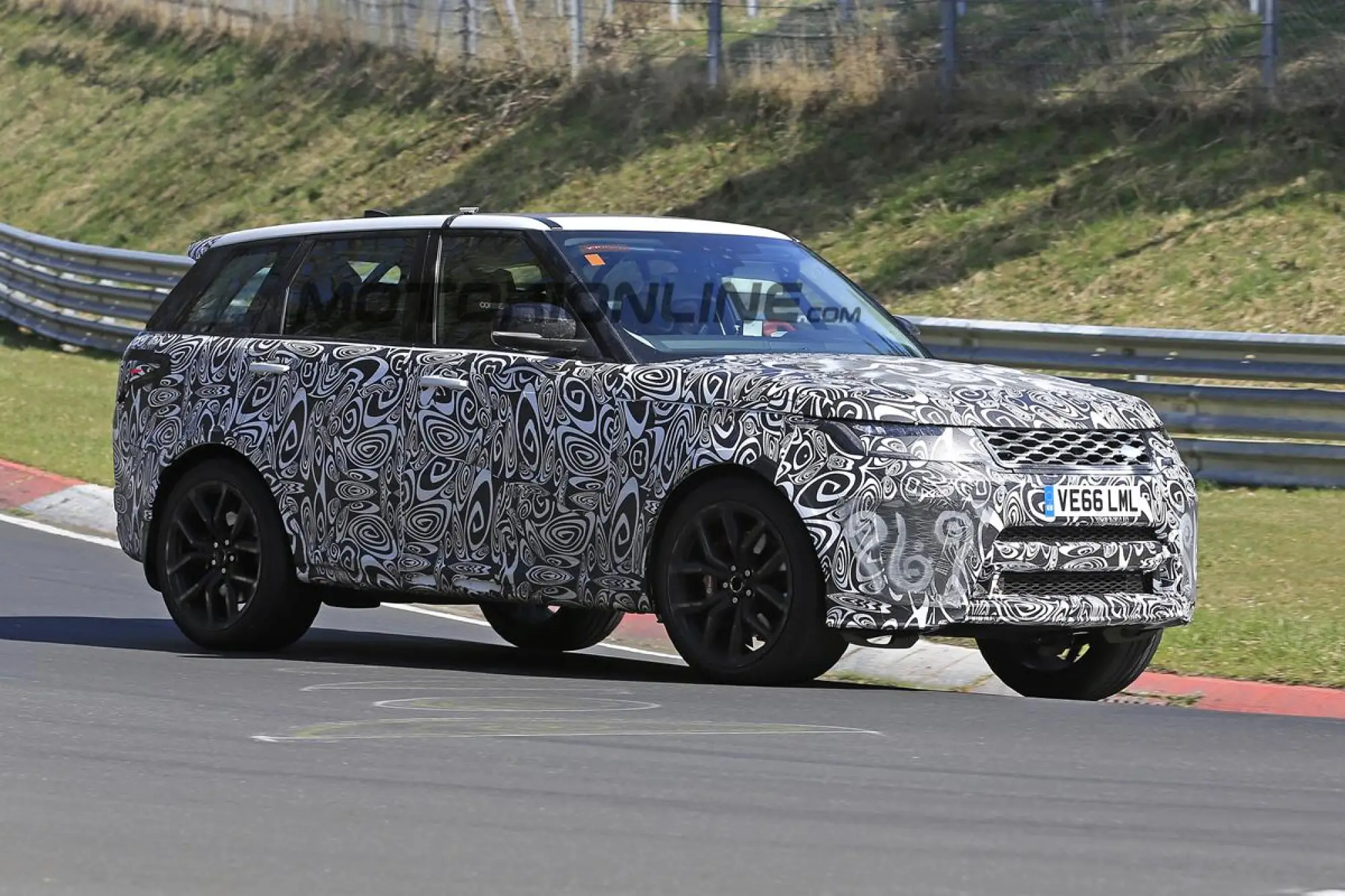 Range Rover Sport SVR 2018 - Foto spia 30-03-2017 - 14