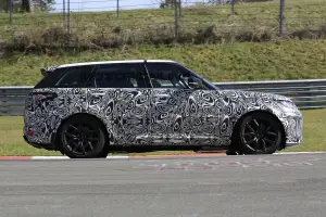 Range Rover Sport SVR 2018 - Foto spia 30-03-2017 - 17