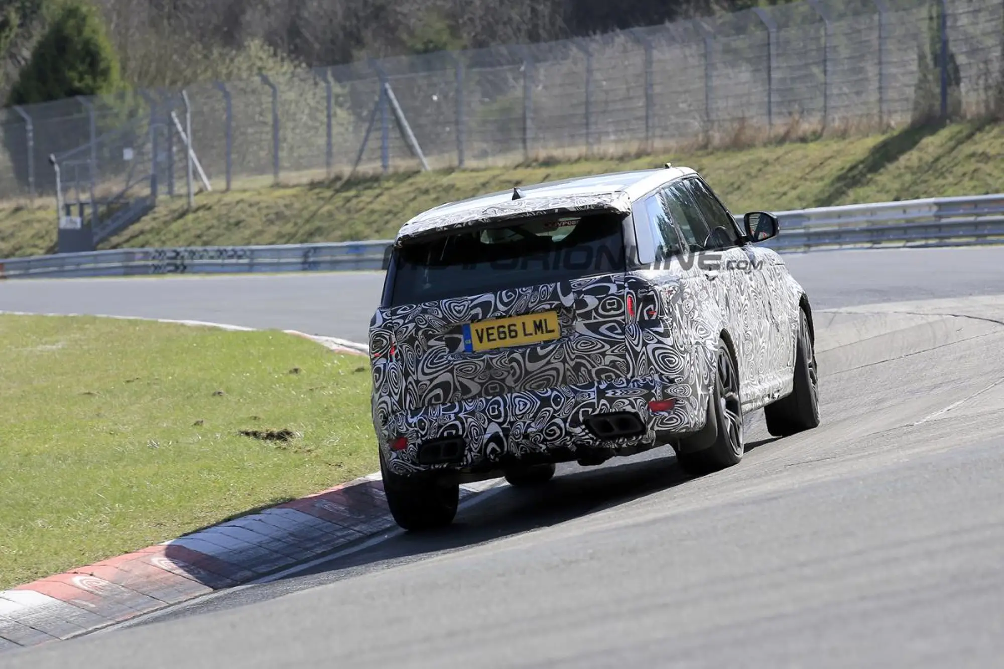 Range Rover Sport SVR 2018 - Foto spia 30-03-2017 - 23