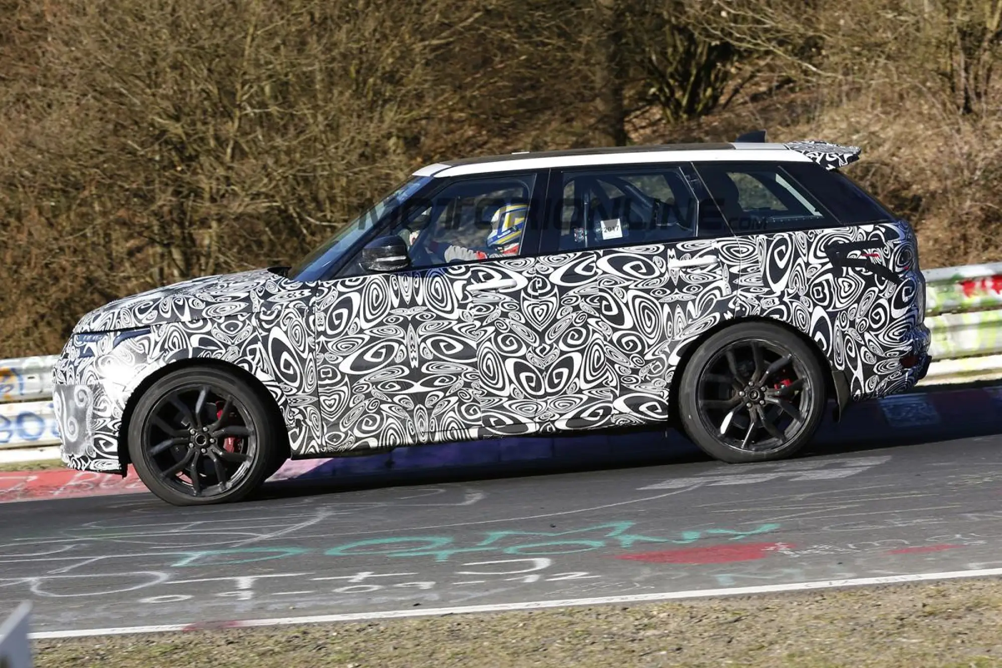 Range Rover Sport SVR 2018 - Foto spia 30-03-2017 - 5