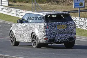 Range Rover Sport SVR 2018 - Foto spia 30-03-2017