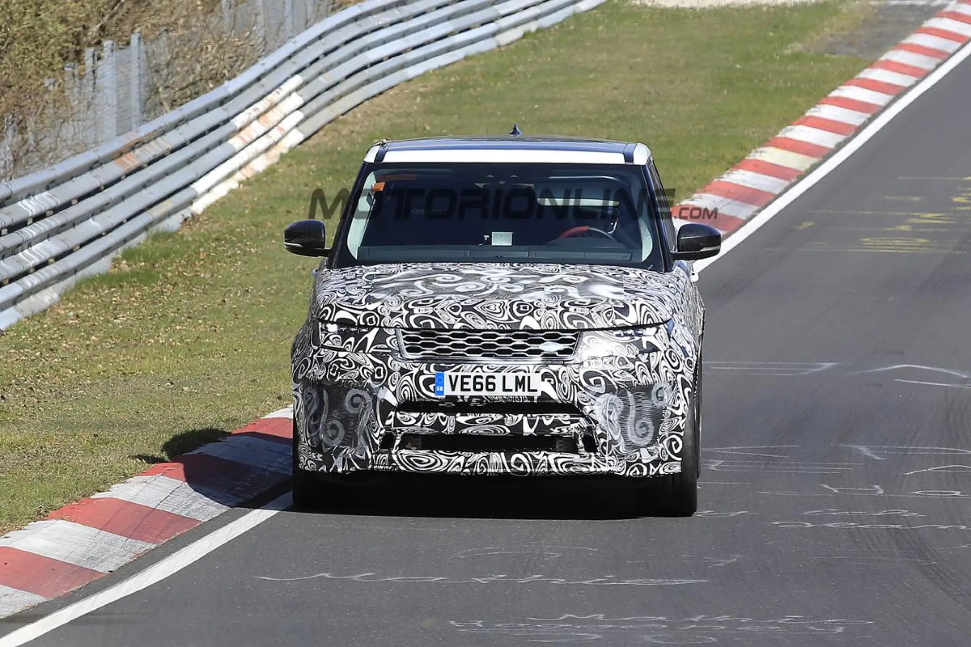 Range Rover Sport SVR 2018 - Foto spia 30-03-2017 - 9