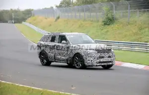 Range Rover Sport SVR 2022 - Foto spia 17-08-2021 - 3