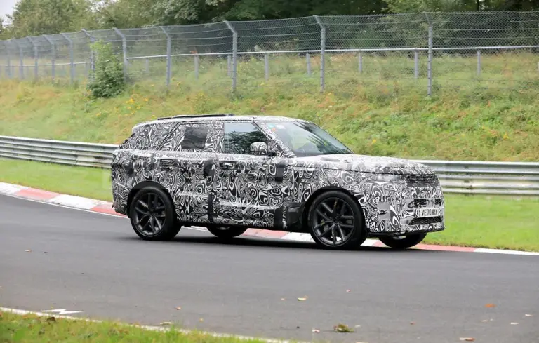 Range Rover Sport SVR 2022 - Foto spia 17-08-2021 - 7