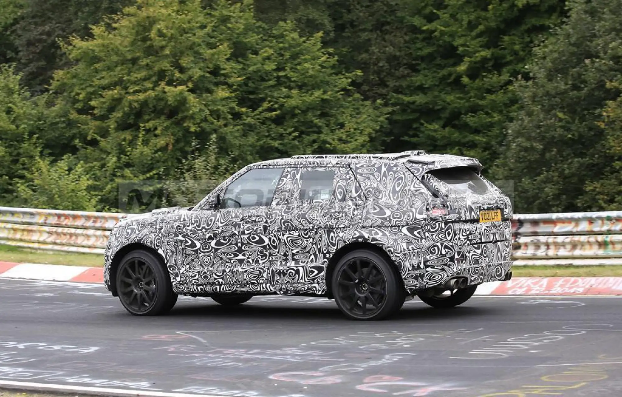 Range Rover Sport SVR 2023 - Foto spia 21-09-2021 - 18