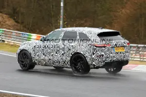 Range Rover Velar SVR foto spia 14 marzo 2018 - 7