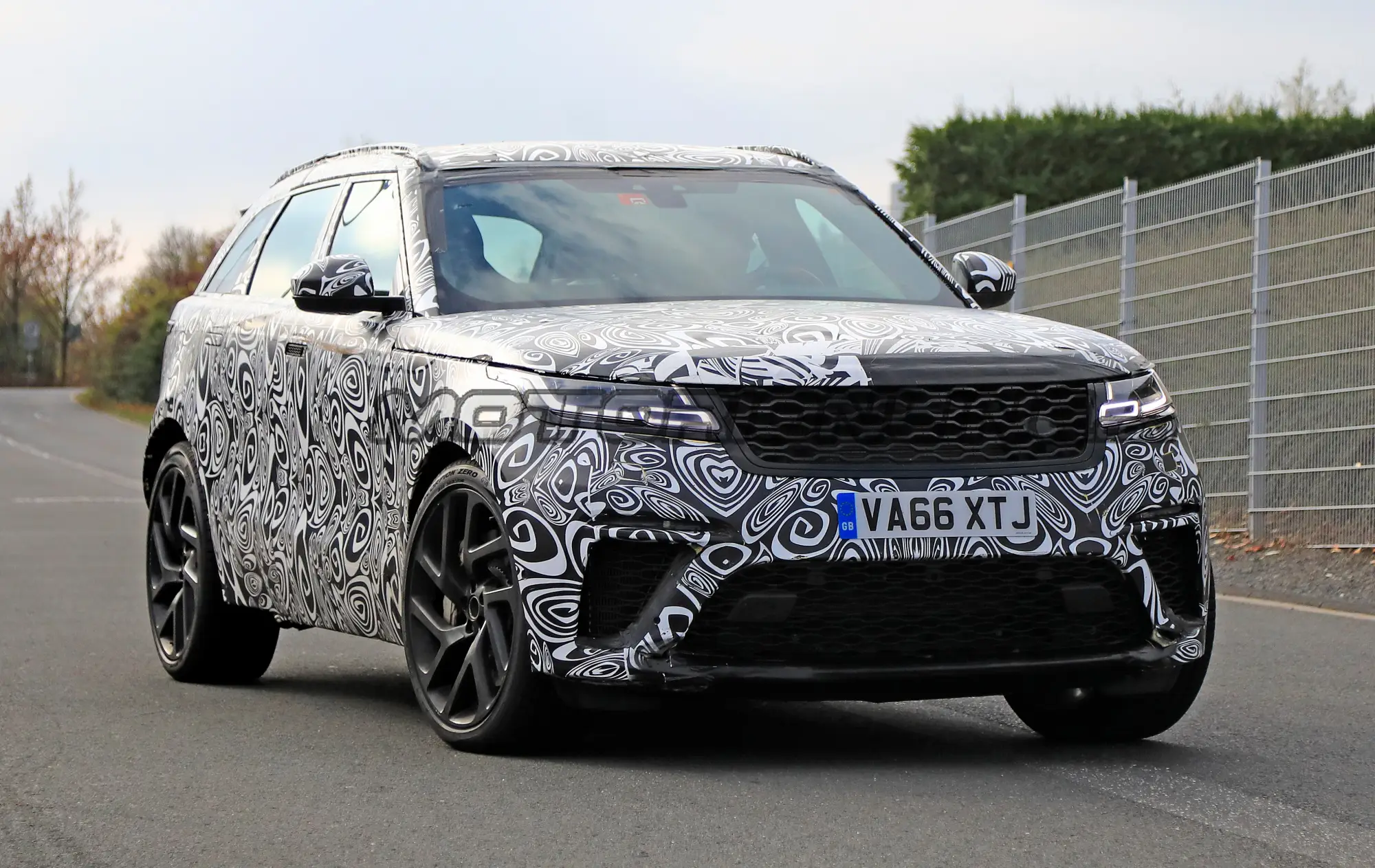 Range Rover Velar SVR - Foto spia 26-10-2018 - 3