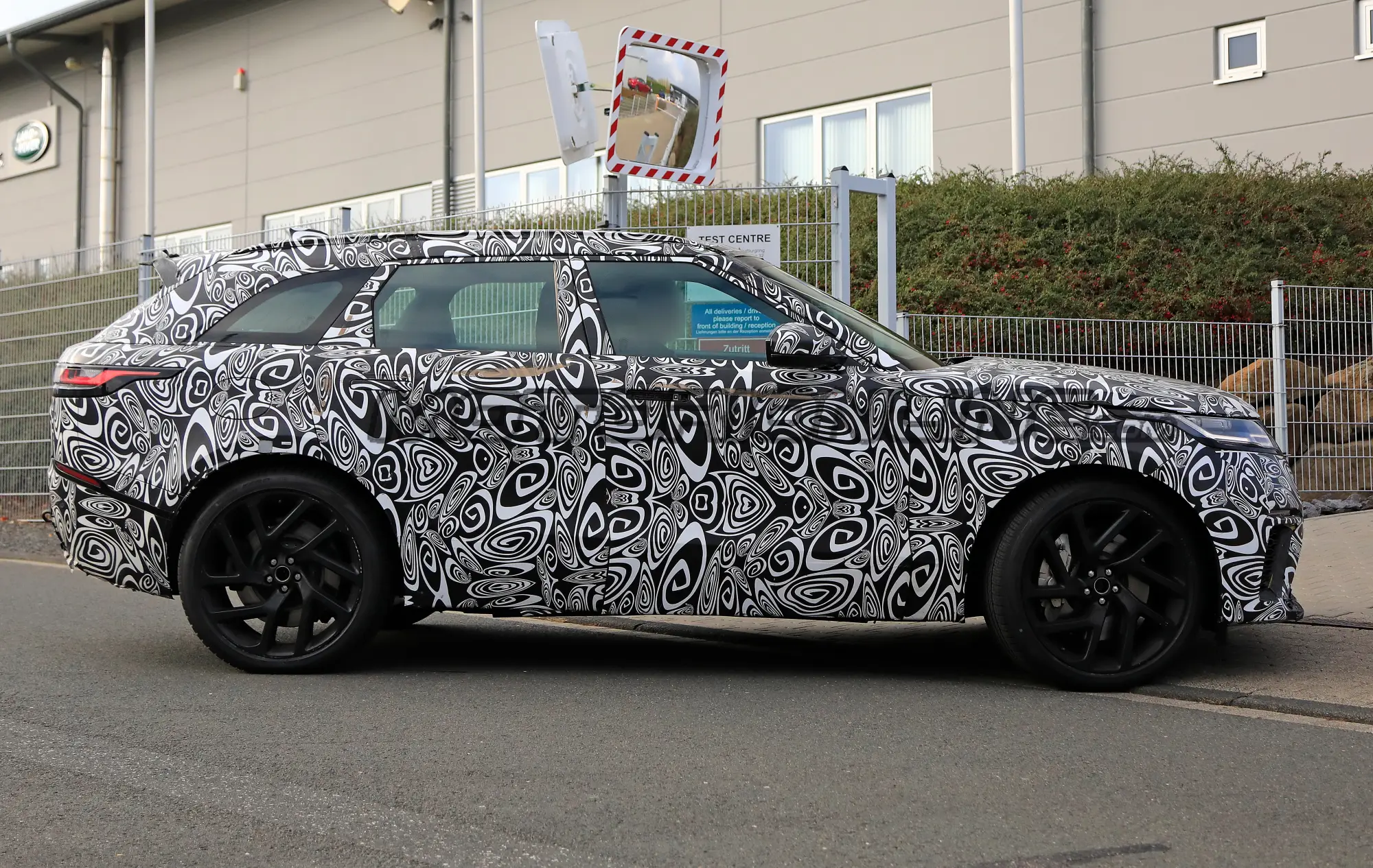 Range Rover Velar SVR - Foto spia 26-10-2018 - 6