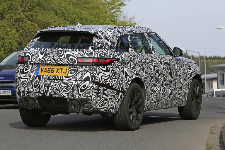 Range Rover Velar SVR - Foto spia 27-04-2017 - 17