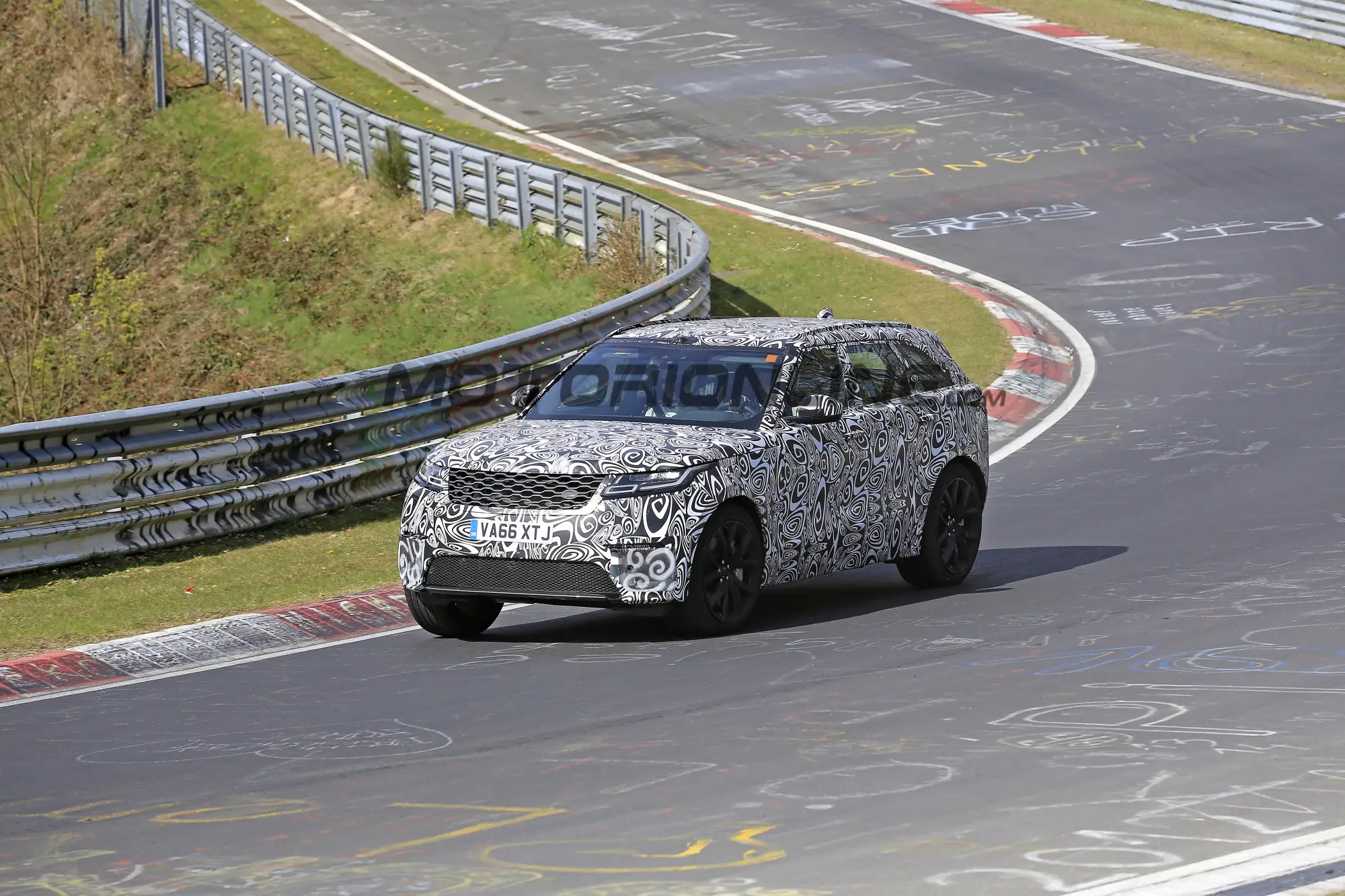 Range Rover Velar SVR - Foto spia 27-04-2017 - 3