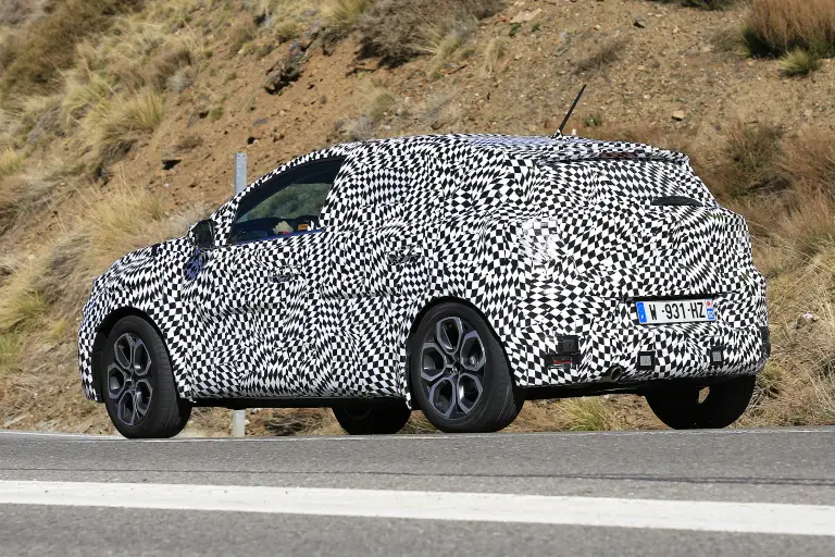 Renault Captur 2019 - Foto spia penisola iberica - 8