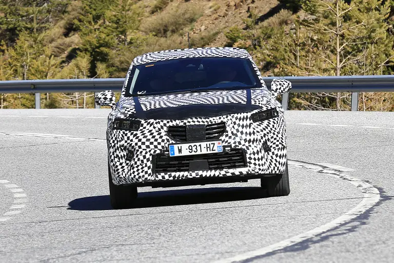 Renault Captur 2019 - Foto spia penisola iberica - 11