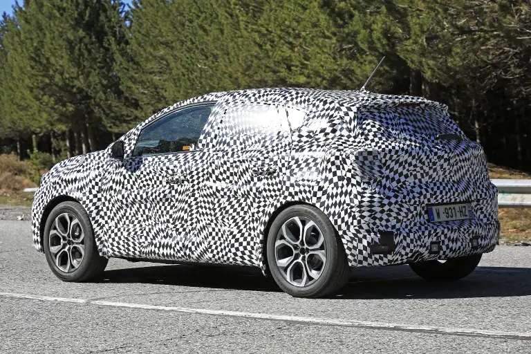 Renault Captur 2019 - Foto spia penisola iberica - 16