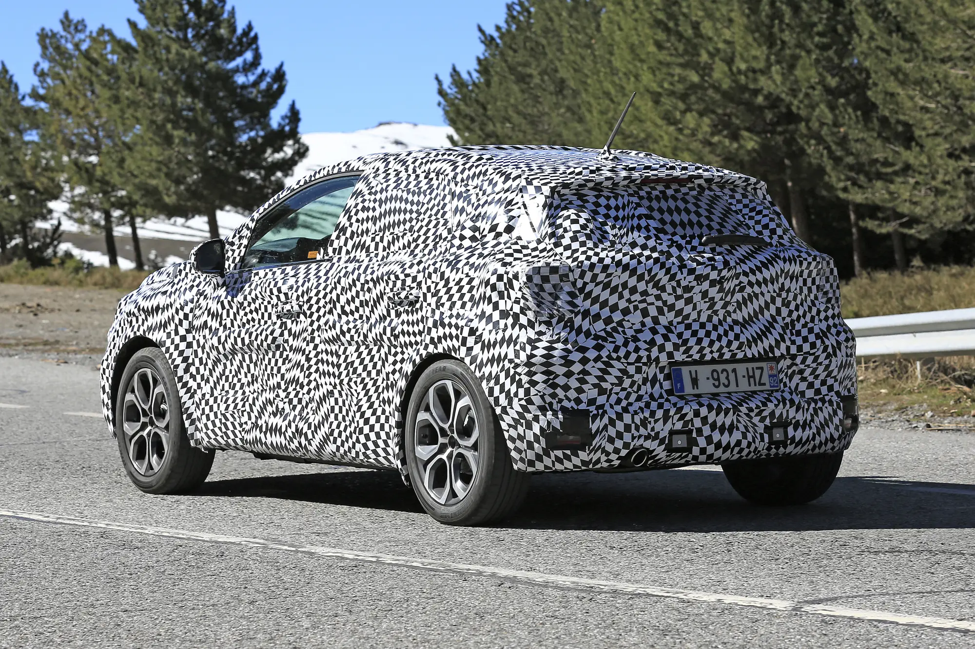 Renault Captur 2019  - Foto spia penisola iberica - 17