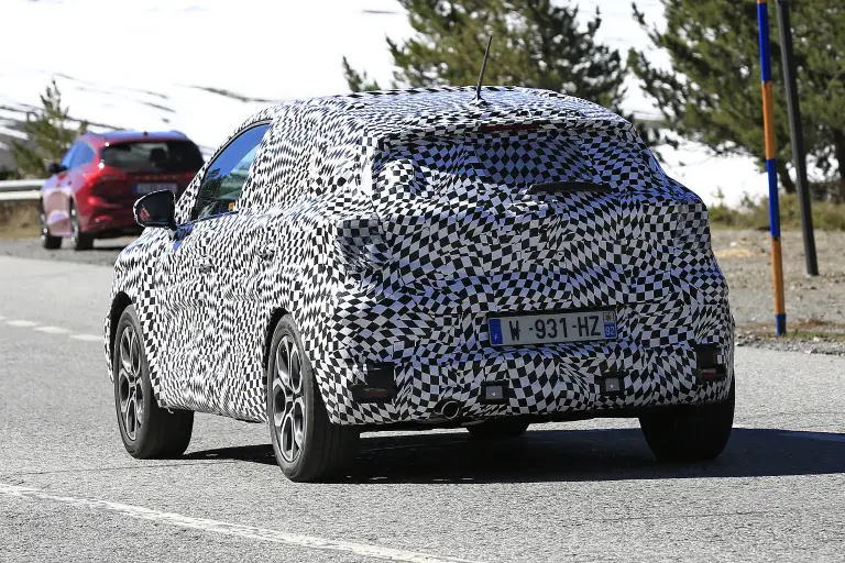 Renault Captur 2019 - Foto spia penisola iberica - 19