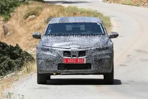 Renault Captur Coupe foto spia 4 luglio 2018 - 1