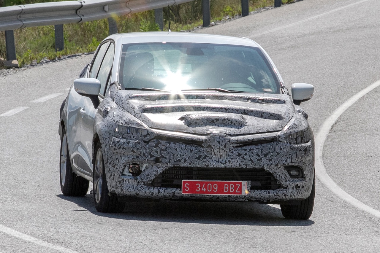 Renault Clio - foto spia maggio 2016