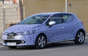 Renault Clio foto spia - 1