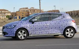 Renault Clio foto spia - 3