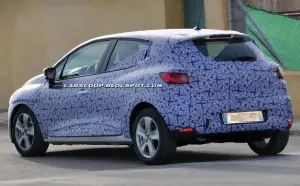 Renault Clio foto spia - 5