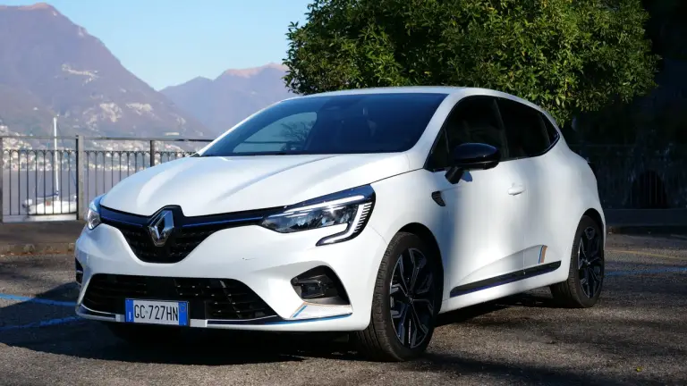 Renault Clio Hybrid E-Tech 2021 - prova su strada completa - 5