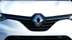 Renault Clio Hybrid E-Tech 2021 - prova su strada completa - 4