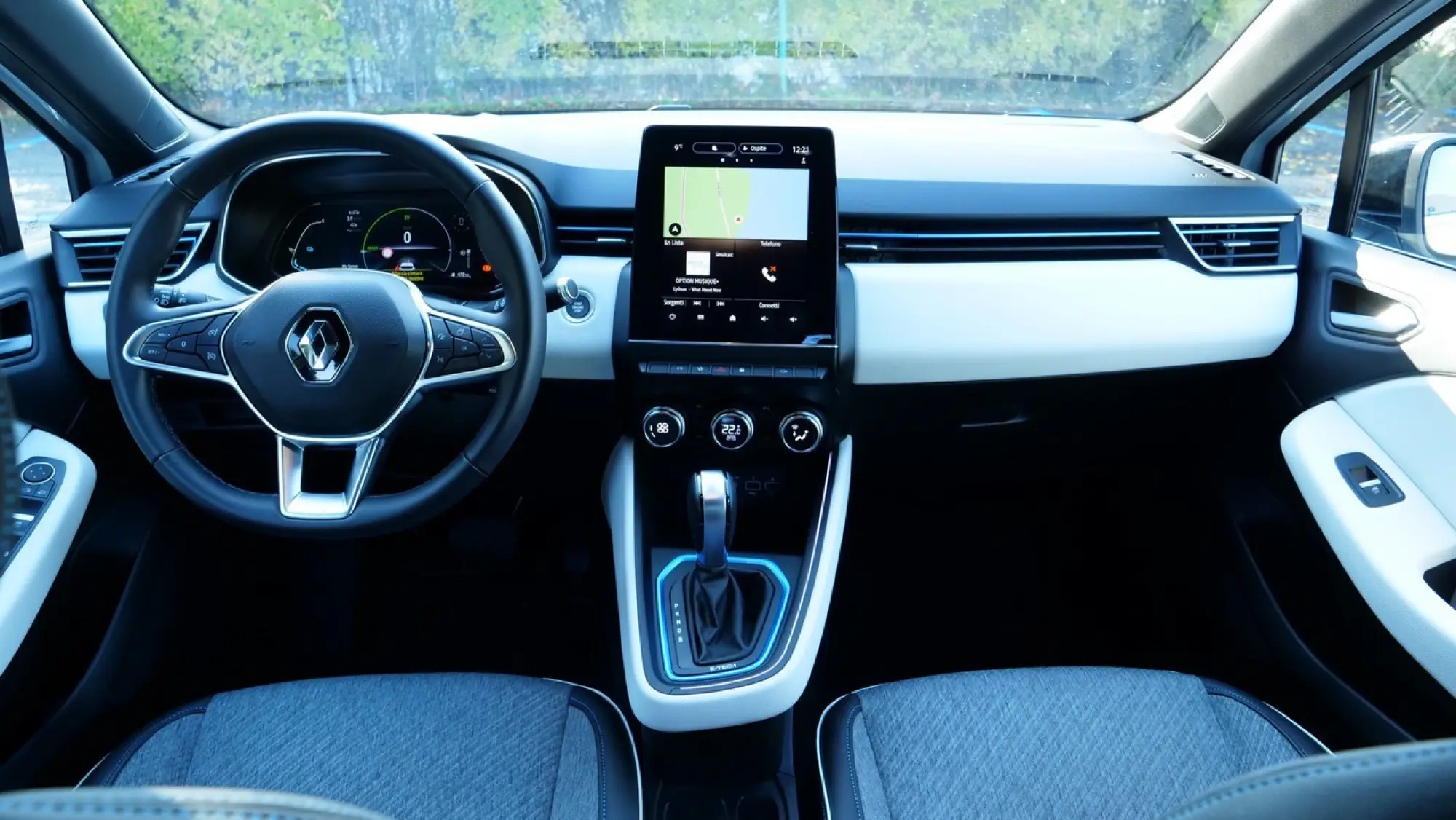 Renault Clio Hybrid E-Tech 2021 - prova su strada completa - 9